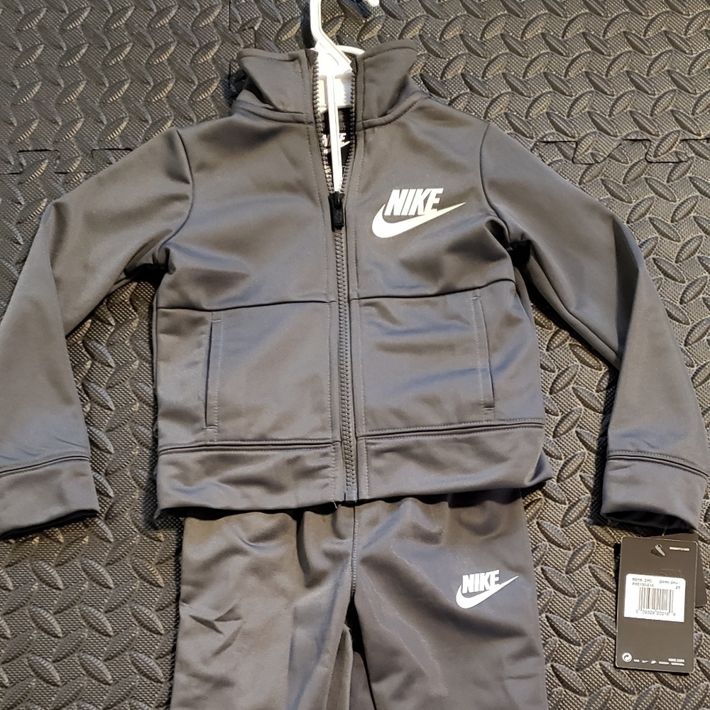 Nike Futura Tricot toddler track suit 2T gray
